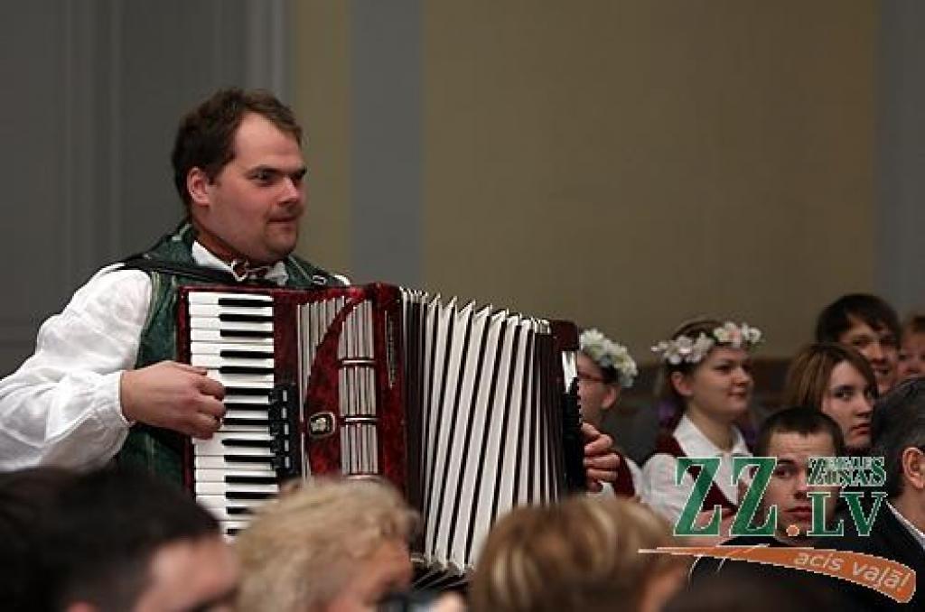 Trešdienas vakarā Jelgavas pils aulā aizvadīts Latvijas Lauksaimniecības universitātes (LLU) jubilejas gadam veltīts koncerts «Pavasaris pirms 70 gadiem». Pavasara koncertu rīkošana ir LLU Studentu kluba uzturēta tradīcija, un šogad tajā...