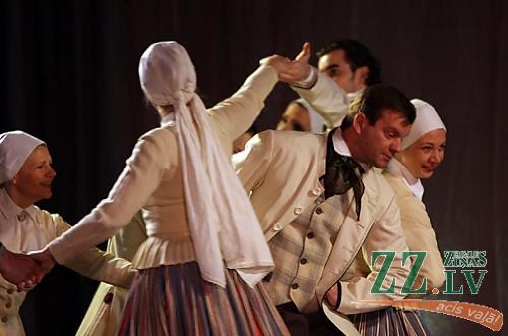 Trešdienas vakarā Jelgavas pils aulā aizvadīts Latvijas Lauksaimniecības universitātes (LLU) jubilejas gadam veltīts koncerts «Pavasaris pirms 70 gadiem». Pavasara koncertu rīkošana ir LLU Studentu kluba uzturēta tradīcija, un šogad tajā...