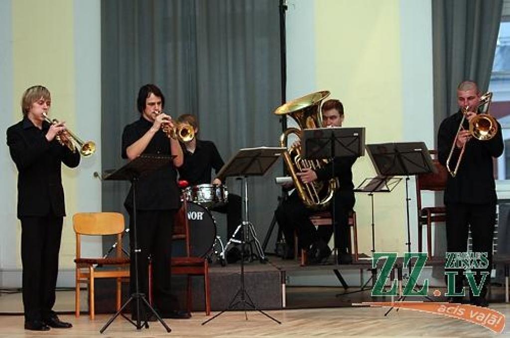Trešdienas vakarā Jelgavas pils aulā aizvadīts Latvijas Lauksaimniecības universitātes (LLU) jubilejas gadam veltīts koncerts «Pavasaris pirms 70 gadiem». Pavasara koncertu rīkošana ir LLU Studentu kluba uzturēta tradīcija, un šogad tajā...