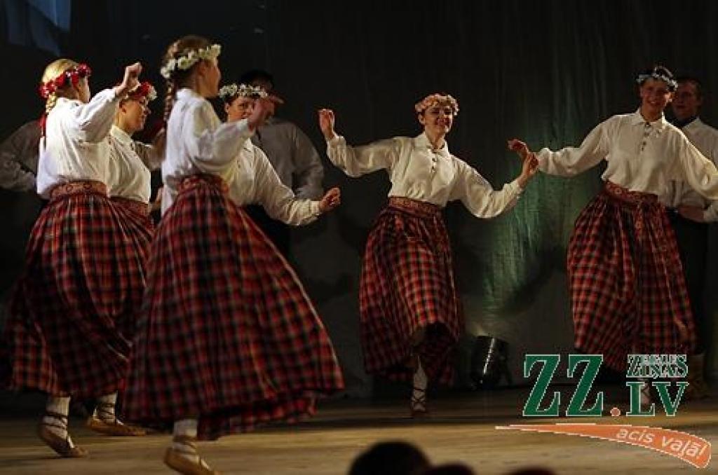 Trešdienas vakarā Jelgavas pils aulā aizvadīts Latvijas Lauksaimniecības universitātes (LLU) jubilejas gadam veltīts koncerts «Pavasaris pirms 70 gadiem». Pavasara koncertu rīkošana ir LLU Studentu kluba uzturēta tradīcija, un šogad tajā...