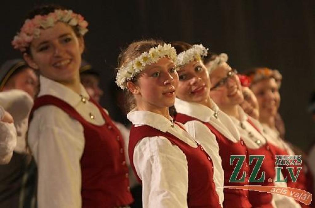 Trešdienas vakarā Jelgavas pils aulā aizvadīts Latvijas Lauksaimniecības universitātes (LLU) jubilejas gadam veltīts koncerts «Pavasaris pirms 70 gadiem». Pavasara koncertu rīkošana ir LLU Studentu kluba uzturēta tradīcija, un šogad tajā...