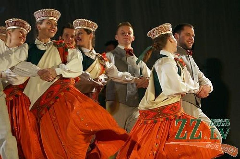 Trešdienas vakarā Jelgavas pils aulā aizvadīts Latvijas Lauksaimniecības universitātes (LLU) jubilejas gadam veltīts koncerts «Pavasaris pirms 70 gadiem». Pavasara koncertu rīkošana ir LLU Studentu kluba uzturēta tradīcija, un šogad tajā...