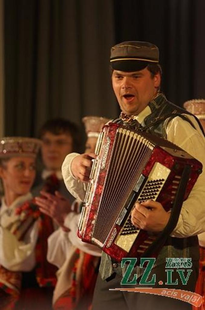Trešdienas vakarā Jelgavas pils aulā aizvadīts Latvijas Lauksaimniecības universitātes (LLU) jubilejas gadam veltīts koncerts «Pavasaris pirms 70 gadiem». Pavasara koncertu rīkošana ir LLU Studentu kluba uzturēta tradīcija, un šogad tajā...