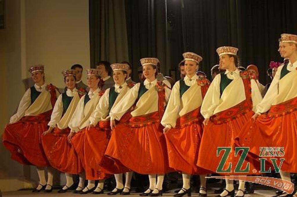 Trešdienas vakarā Jelgavas pils aulā aizvadīts Latvijas Lauksaimniecības universitātes (LLU) jubilejas gadam veltīts koncerts «Pavasaris pirms 70 gadiem». Pavasara koncertu rīkošana ir LLU Studentu kluba uzturēta tradīcija, un šogad tajā...