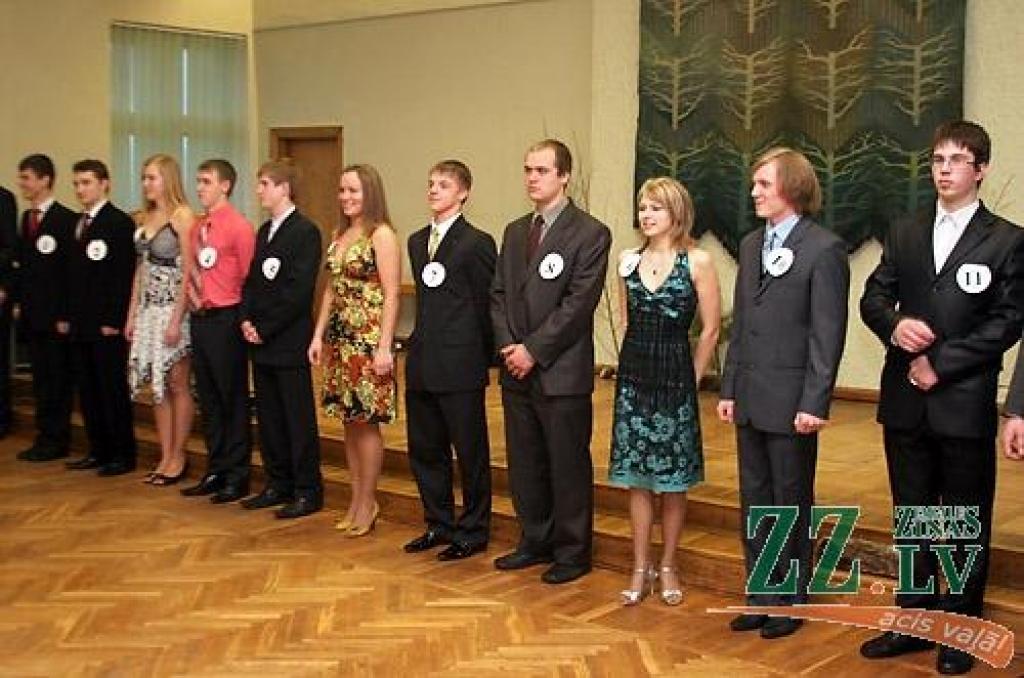 LLU Meža fakultātes pirmkursnieku konkursā «Mis un Misters meži» otrdienas vakarā par šo titulu ieguvējiem žūrija atzina Karlīnu Eglīti un Tomu Ozolu. Abi pirmkursnieki ieguva arī skatītāju simpātijas. Konkursa gaitā žūrija noteica arī...