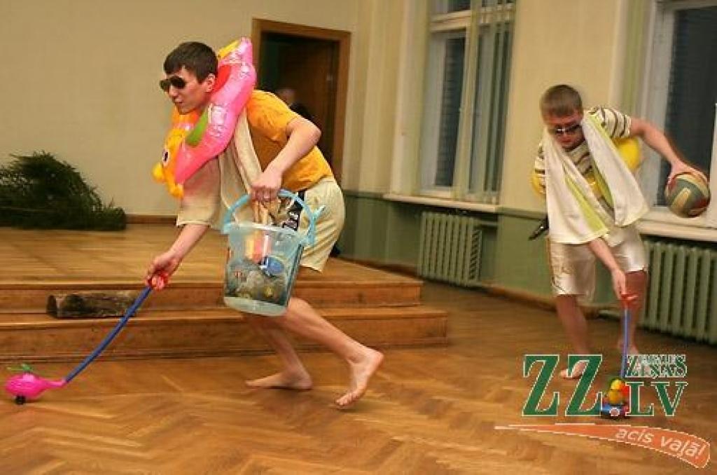 LLU Meža fakultātes pirmkursnieku konkursā «Mis un Misters meži» otrdienas vakarā par šo titulu ieguvējiem žūrija atzina Karlīnu Eglīti un Tomu Ozolu. Abi pirmkursnieki ieguva arī skatītāju simpātijas. Konkursa gaitā žūrija noteica arī...