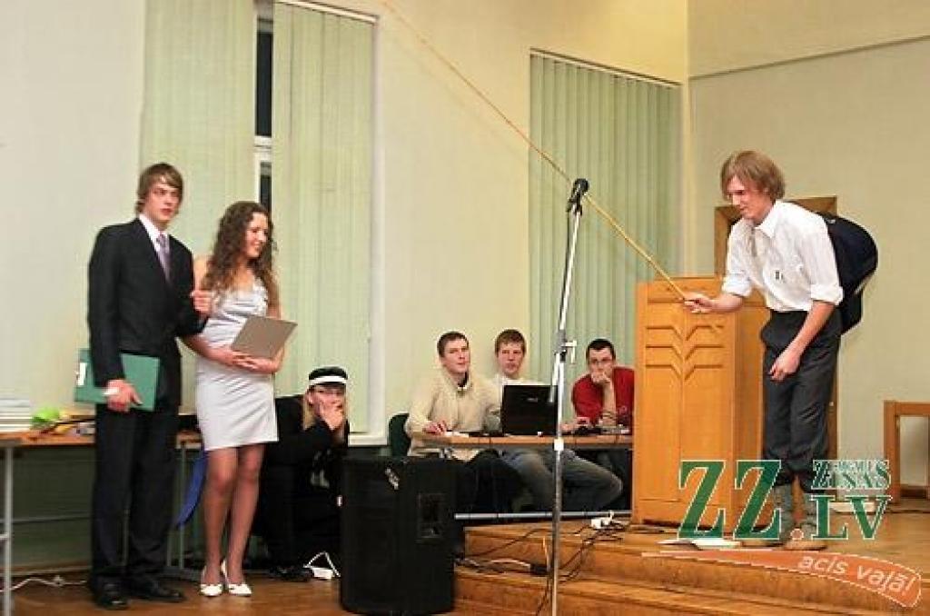 LLU Meža fakultātes pirmkursnieku konkursā «Mis un Misters meži» otrdienas vakarā par šo titulu ieguvējiem žūrija atzina Karlīnu Eglīti un Tomu Ozolu. Abi pirmkursnieki ieguva arī skatītāju simpātijas. Konkursa gaitā žūrija noteica arī...