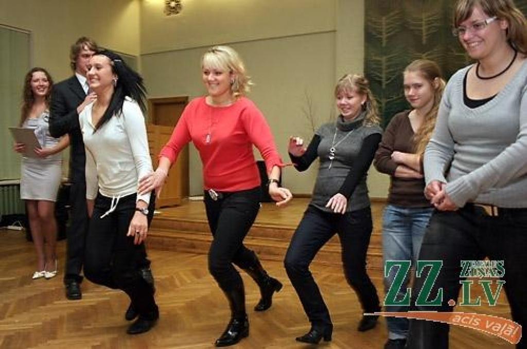 LLU Meža fakultātes pirmkursnieku konkursā «Mis un Misters meži» otrdienas vakarā par šo titulu ieguvējiem žūrija atzina Karlīnu Eglīti un Tomu Ozolu. Abi pirmkursnieki ieguva arī skatītāju simpātijas. Konkursa gaitā žūrija noteica arī...