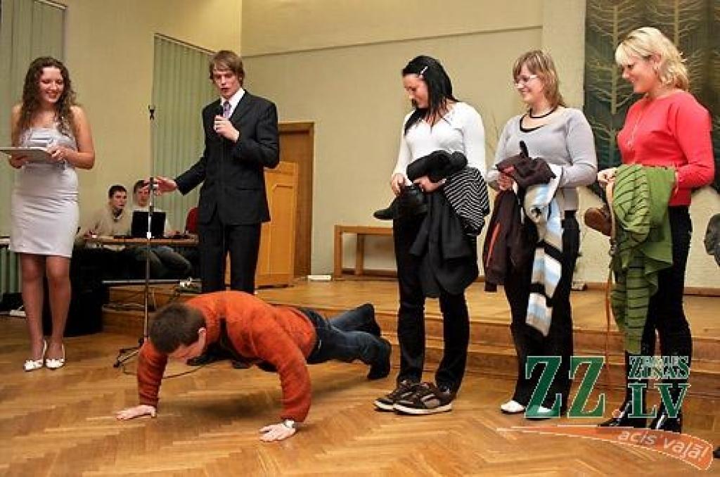 LLU Meža fakultātes pirmkursnieku konkursā «Mis un Misters meži» otrdienas vakarā par šo titulu ieguvējiem žūrija atzina Karlīnu Eglīti un Tomu Ozolu. Abi pirmkursnieki ieguva arī skatītāju simpātijas. Konkursa gaitā žūrija noteica arī...
