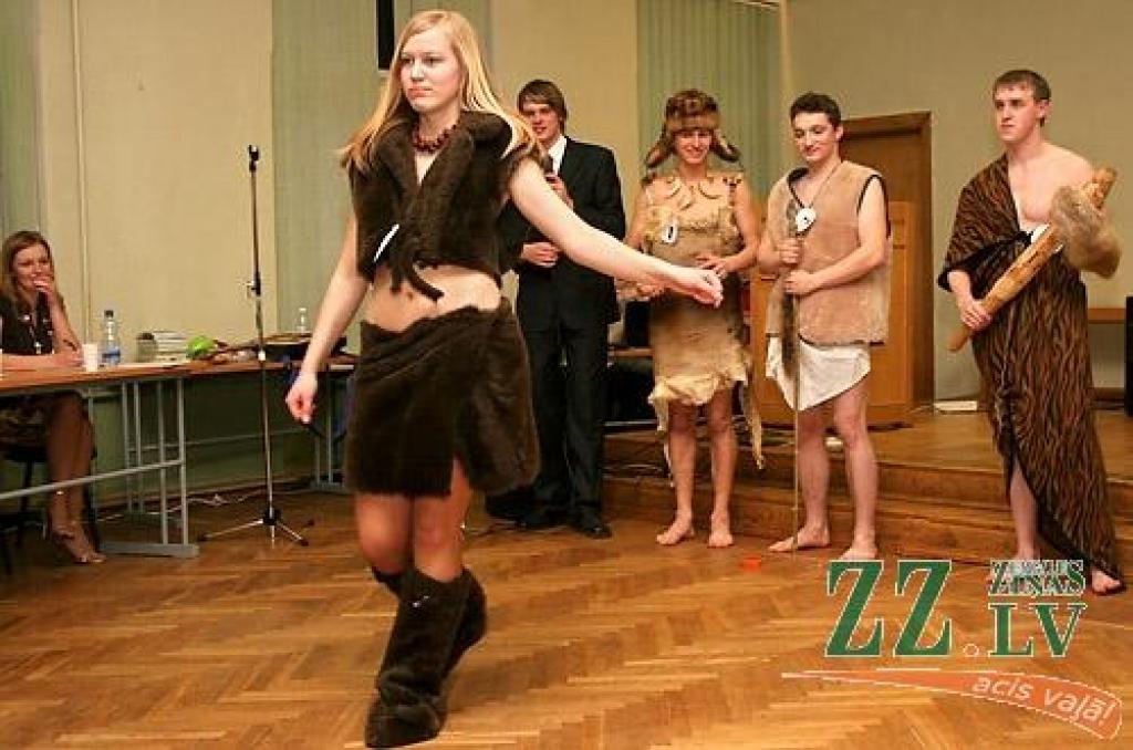 LLU Meža fakultātes pirmkursnieku konkursā «Mis un Misters meži» otrdienas vakarā par šo titulu ieguvējiem žūrija atzina Karlīnu Eglīti un Tomu Ozolu. Abi pirmkursnieki ieguva arī skatītāju simpātijas. Konkursa gaitā žūrija noteica arī...