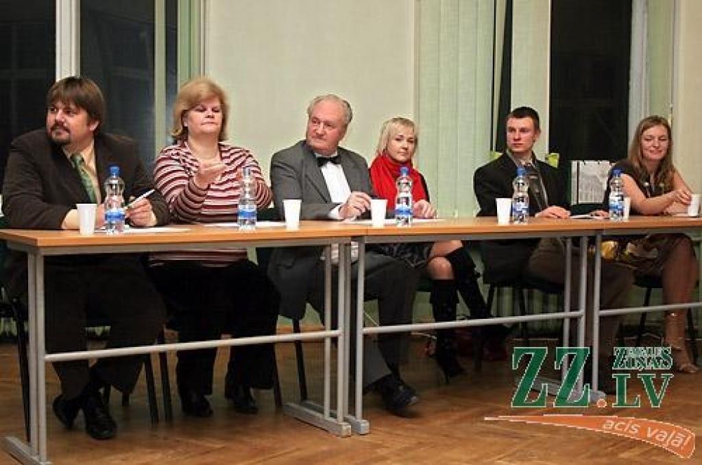 LLU Meža fakultātes pirmkursnieku konkursā «Mis un Misters meži» otrdienas vakarā par šo titulu ieguvējiem žūrija atzina Karlīnu Eglīti un Tomu Ozolu. Abi pirmkursnieki ieguva arī skatītāju simpātijas. Konkursa gaitā žūrija noteica arī...
