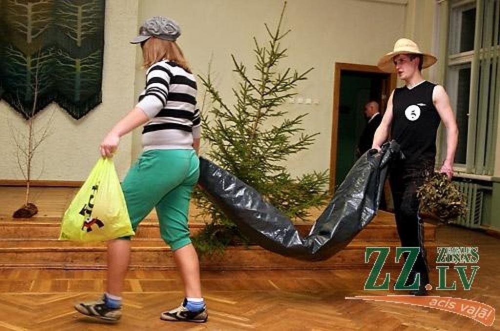LLU Meža fakultātes pirmkursnieku konkursā «Mis un Misters meži» otrdienas vakarā par šo titulu ieguvējiem žūrija atzina Karlīnu Eglīti un Tomu Ozolu. Abi pirmkursnieki ieguva arī skatītāju simpātijas. Konkursa gaitā žūrija noteica arī...