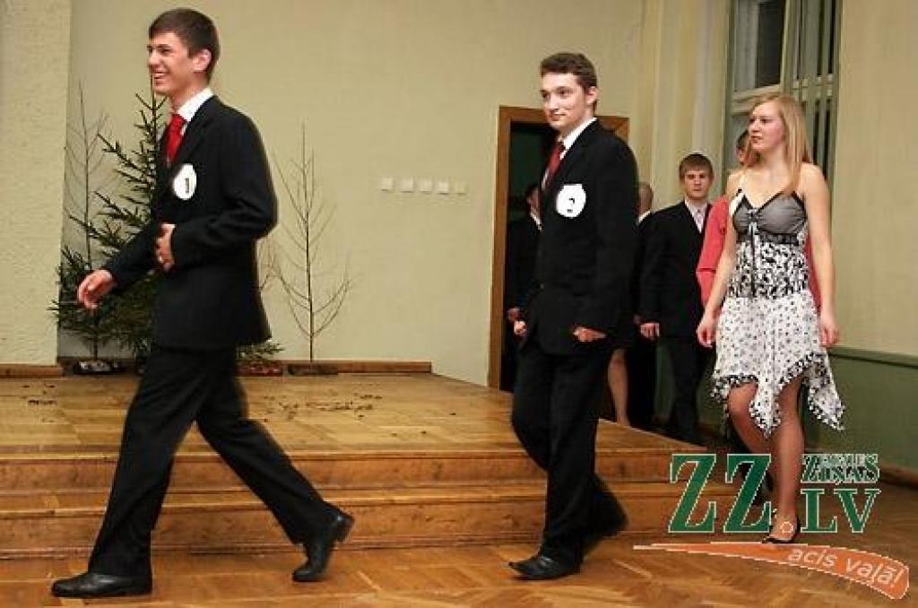 LLU Meža fakultātes pirmkursnieku konkursā «Mis un Misters meži» otrdienas vakarā par šo titulu ieguvējiem žūrija atzina Karlīnu Eglīti un Tomu Ozolu. Abi pirmkursnieki ieguva arī skatītāju simpātijas. Konkursa gaitā žūrija noteica arī...