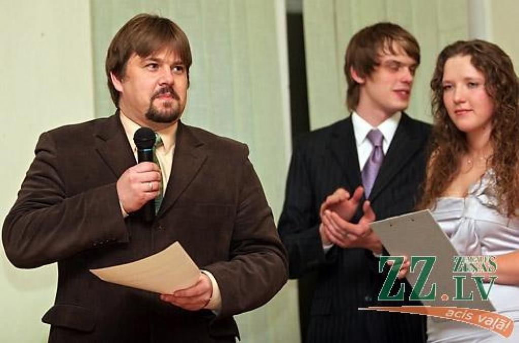 LLU Meža fakultātes pirmkursnieku konkursā «Mis un Misters meži» otrdienas vakarā par šo titulu ieguvējiem žūrija atzina Karlīnu Eglīti un Tomu Ozolu. Abi pirmkursnieki ieguva arī skatītāju simpātijas. Konkursa gaitā žūrija noteica arī...