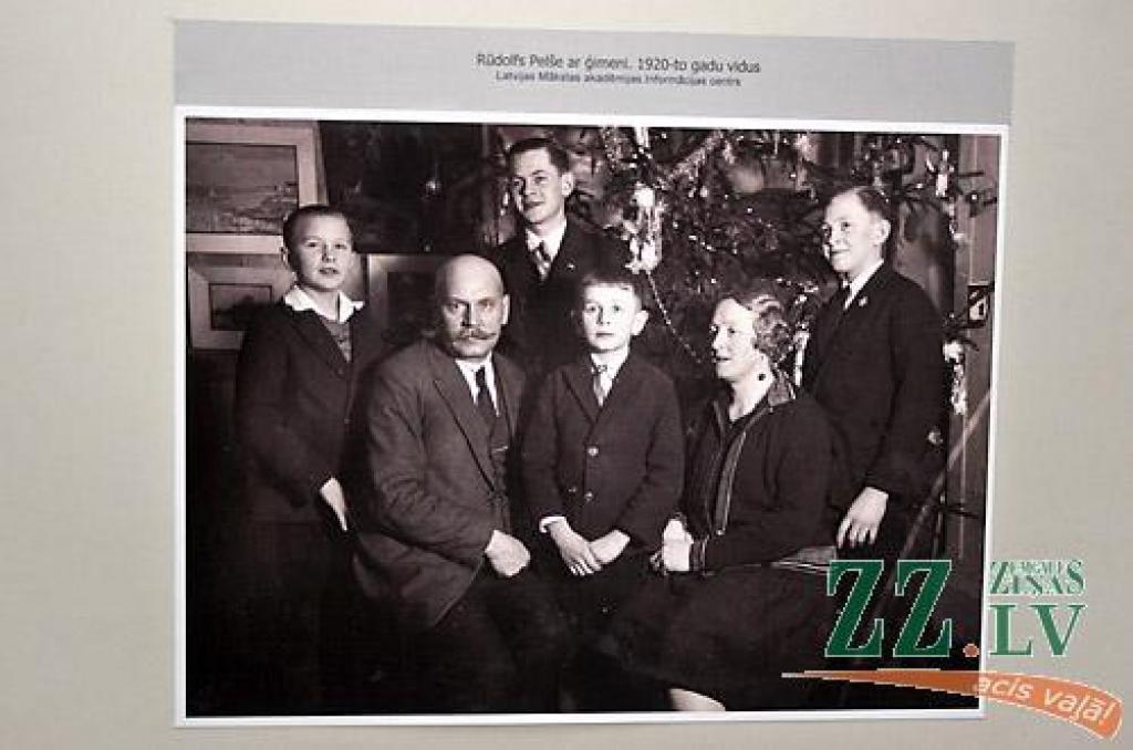 Vēl līdz 4.aprīlim Jelgavas Zinātniskajā bibliotēkā būs skatāma izstāde «Represētie kultūras darbinieki». Izstāde iepazīstina ar astoņām personībām – komunistiskā totalitārisma režīma represētajiem Latvijas kultūras darbiniekiem: mūziķi...