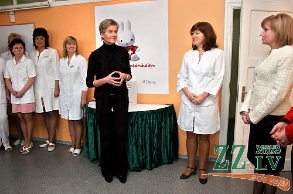 Trešdien Jelgavas pilsētas slimnīcas Bērnu nodaļā tika dots starts akcijai «Meklējam sirdsmāsiņu», kuras patronese ir Valsts prezidenta Valda Zatlera kundze Lilita.