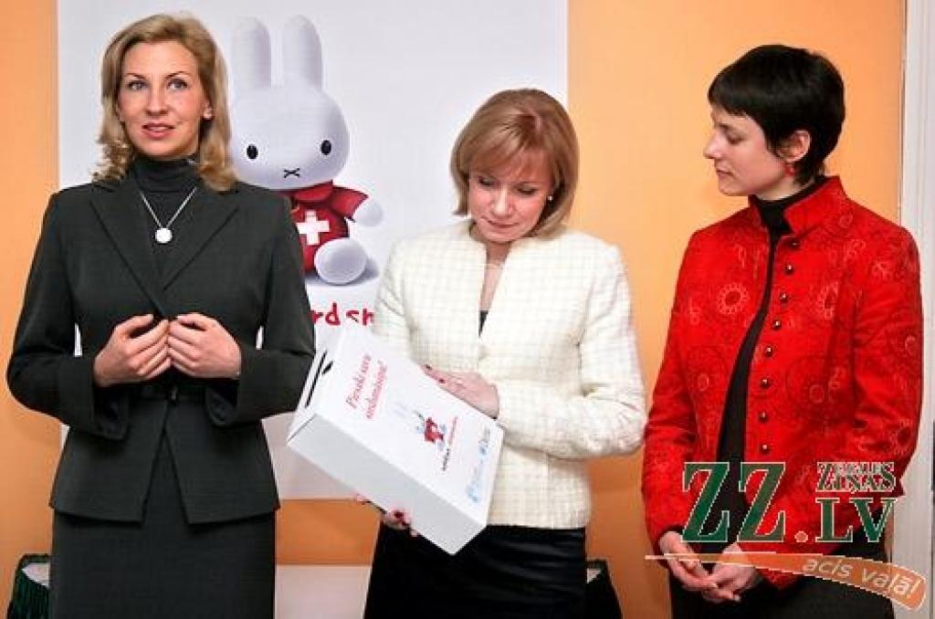 Trešdien Jelgavas pilsētas slimnīcas Bērnu nodaļā tika dots starts akcijai «Meklējam sirdsmāsiņu», kuras patronese ir Valsts prezidenta Valda Zatlera kundze Lilita.