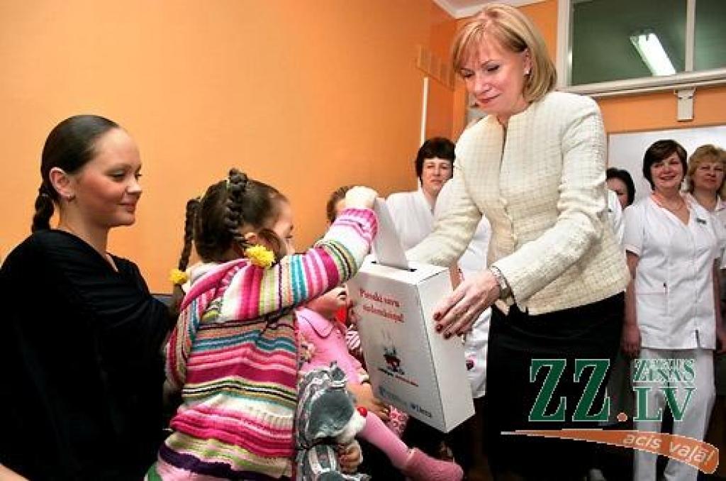 Trešdien Jelgavas pilsētas slimnīcas Bērnu nodaļā tika dots starts akcijai «Meklējam sirdsmāsiņu», kuras patronese ir Valsts prezidenta Valda Zatlera kundze Lilita.
