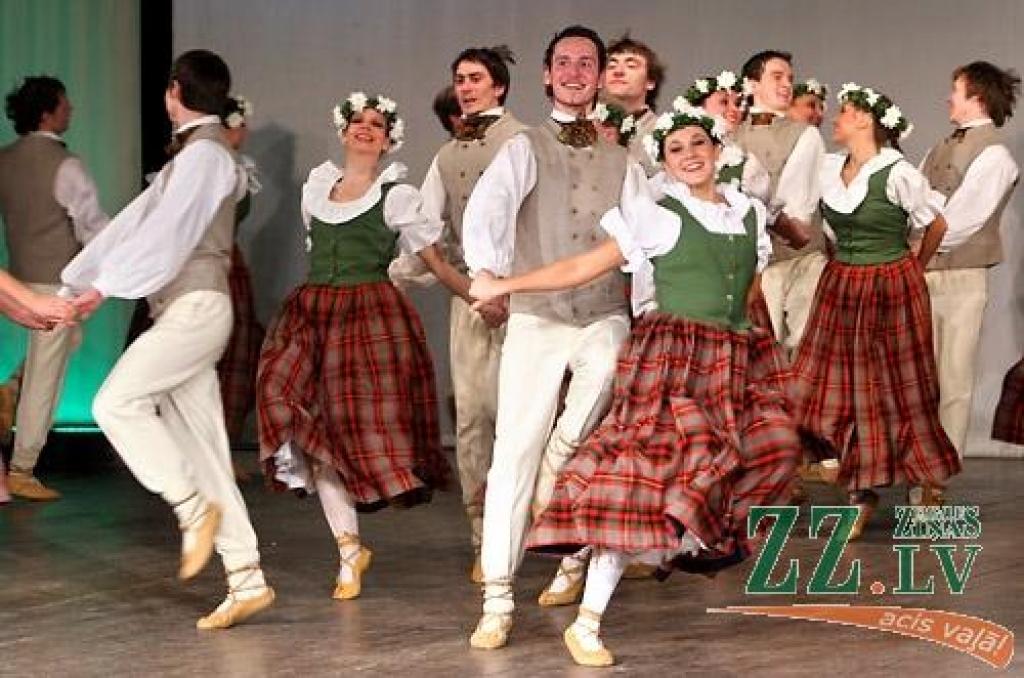 Sestdienas vakarā Jelgavas kultūras namā Tautas deju ansamblis «Lielupe» ar programmu «Lielupieši» noslēdza savas pastāvēšanas 50.gadadienas svētkus. Svinības šonedēļ notika divas dienas - piektdien skatītājiem tika piedāvāts pirmais...