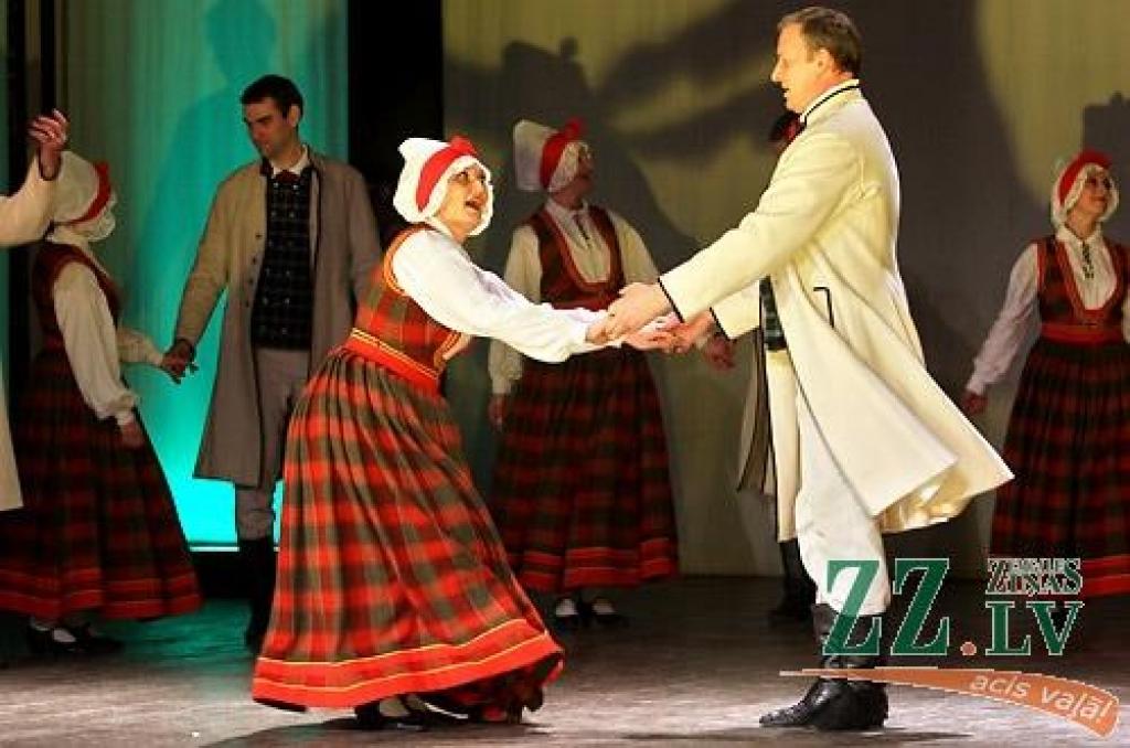 Sestdienas vakarā Jelgavas kultūras namā Tautas deju ansamblis «Lielupe» ar programmu «Lielupieši» noslēdza savas pastāvēšanas 50.gadadienas svētkus. Svinības šonedēļ notika divas dienas - piektdien skatītājiem tika piedāvāts pirmais...