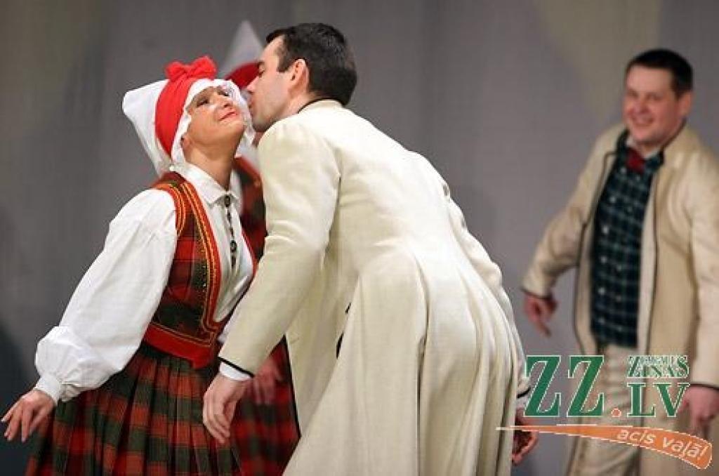 Sestdienas vakarā Jelgavas kultūras namā Tautas deju ansamblis «Lielupe» ar programmu «Lielupieši» noslēdza savas pastāvēšanas 50.gadadienas svētkus. Svinības šonedēļ notika divas dienas - piektdien skatītājiem tika piedāvāts pirmais...