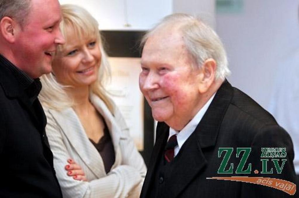 Sestdienas vakarā Jelgavas kultūras namā Tautas deju ansamblis «Lielupe» ar programmu «Lielupieši» noslēdza savas pastāvēšanas 50.gadadienas svētkus. Svinības šonedēļ notika divas dienas - piektdien skatītājiem tika piedāvāts pirmais...