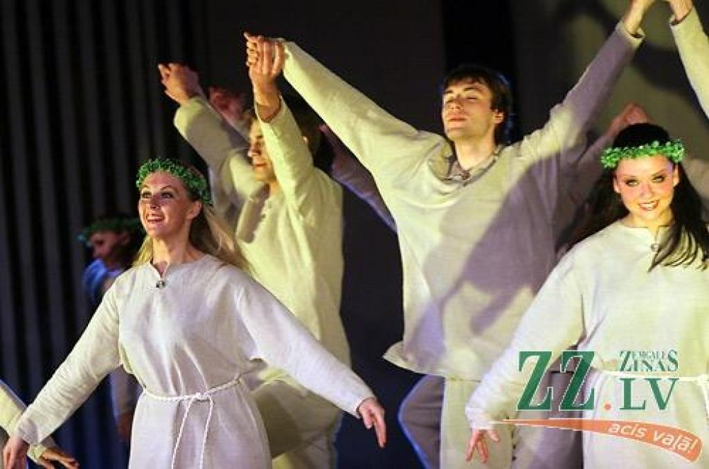 Sestdienas vakarā Jelgavas kultūras namā Tautas deju ansamblis «Lielupe» ar programmu «Lielupieši» noslēdza savas pastāvēšanas 50.gadadienas svētkus. Svinības šonedēļ notika divas dienas - piektdien skatītājiem tika piedāvāts pirmais...