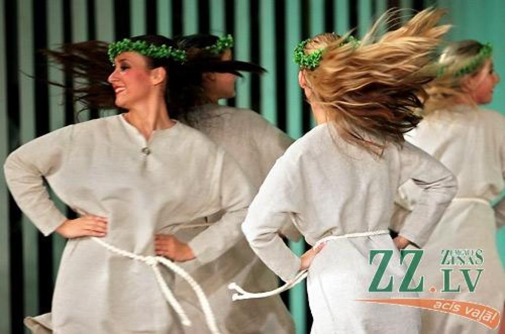 Sestdienas vakarā Jelgavas kultūras namā Tautas deju ansamblis «Lielupe» ar programmu «Lielupieši» noslēdza savas pastāvēšanas 50.gadadienas svētkus. Svinības šonedēļ notika divas dienas - piektdien skatītājiem tika piedāvāts pirmais...