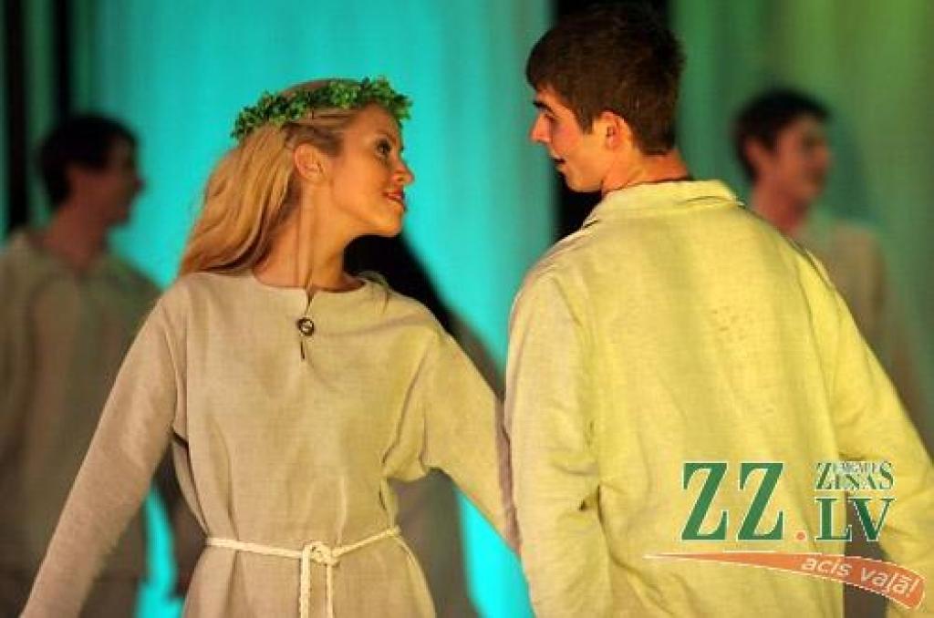 Sestdienas vakarā Jelgavas kultūras namā Tautas deju ansamblis «Lielupe» ar programmu «Lielupieši» noslēdza savas pastāvēšanas 50.gadadienas svētkus. Svinības šonedēļ notika divas dienas - piektdien skatītājiem tika piedāvāts pirmais...