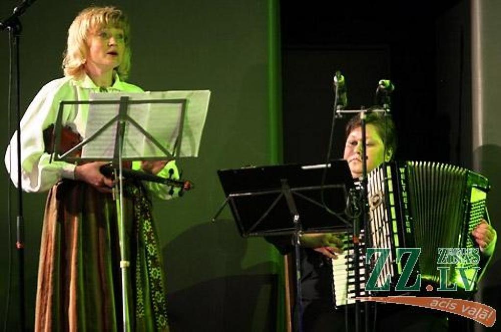 Sestdienas vakarā Jelgavas kultūras namā Tautas deju ansamblis «Lielupe» ar programmu «Lielupieši» noslēdza savas pastāvēšanas 50.gadadienas svētkus. Svinības šonedēļ notika divas dienas - piektdien skatītājiem tika piedāvāts pirmais...