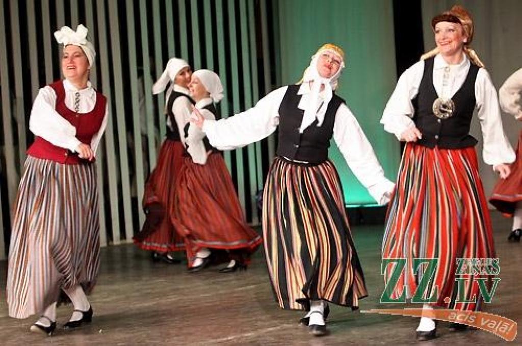 Sestdienas vakarā Jelgavas kultūras namā Tautas deju ansamblis «Lielupe» ar programmu «Lielupieši» noslēdza savas pastāvēšanas 50.gadadienas svētkus. Svinības šonedēļ notika divas dienas - piektdien skatītājiem tika piedāvāts pirmais...