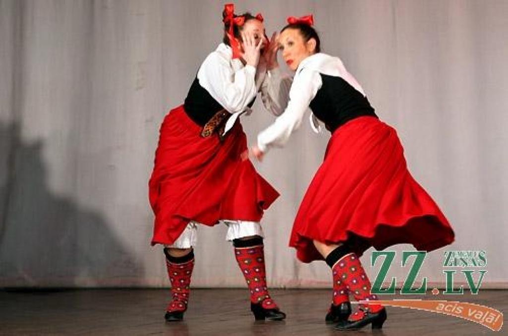 Sestdienas vakarā Jelgavas kultūras namā Tautas deju ansamblis «Lielupe» ar programmu «Lielupieši» noslēdza savas pastāvēšanas 50.gadadienas svētkus. Svinības šonedēļ notika divas dienas - piektdien skatītājiem tika piedāvāts pirmais...