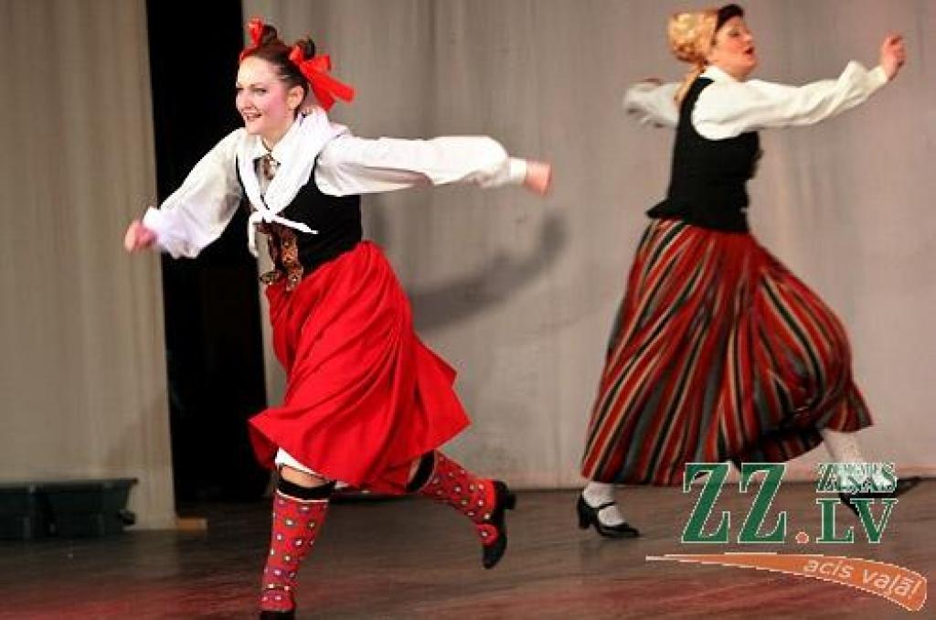 Sestdienas vakarā Jelgavas kultūras namā Tautas deju ansamblis «Lielupe» ar programmu «Lielupieši» noslēdza savas pastāvēšanas 50.gadadienas svētkus. Svinības šonedēļ notika divas dienas - piektdien skatītājiem tika piedāvāts pirmais...