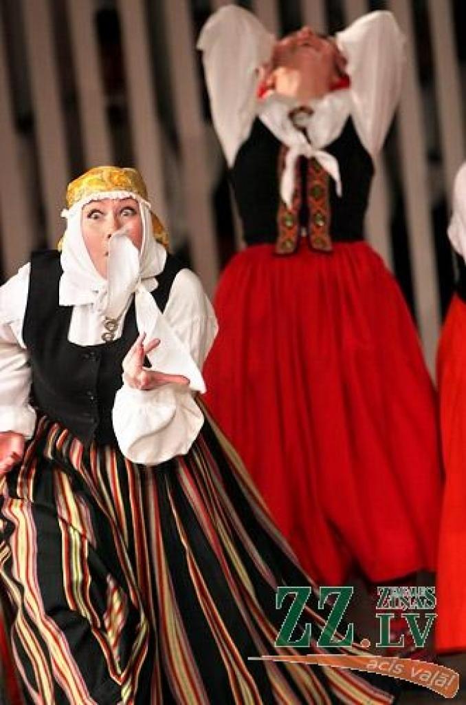 Sestdienas vakarā Jelgavas kultūras namā Tautas deju ansamblis «Lielupe» ar programmu «Lielupieši» noslēdza savas pastāvēšanas 50.gadadienas svētkus. Svinības šonedēļ notika divas dienas - piektdien skatītājiem tika piedāvāts pirmais...