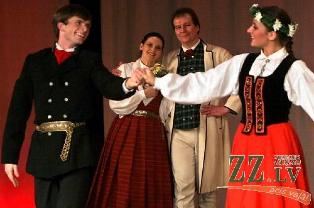 Sestdienas vakarā Jelgavas kultūras namā Tautas deju ansamblis «Lielupe» ar programmu «Lielupieši» noslēdza savas pastāvēšanas 50.gadadienas svētkus. Svinības šonedēļ notika divas dienas - piektdien skatītājiem tika piedāvāts pirmais...