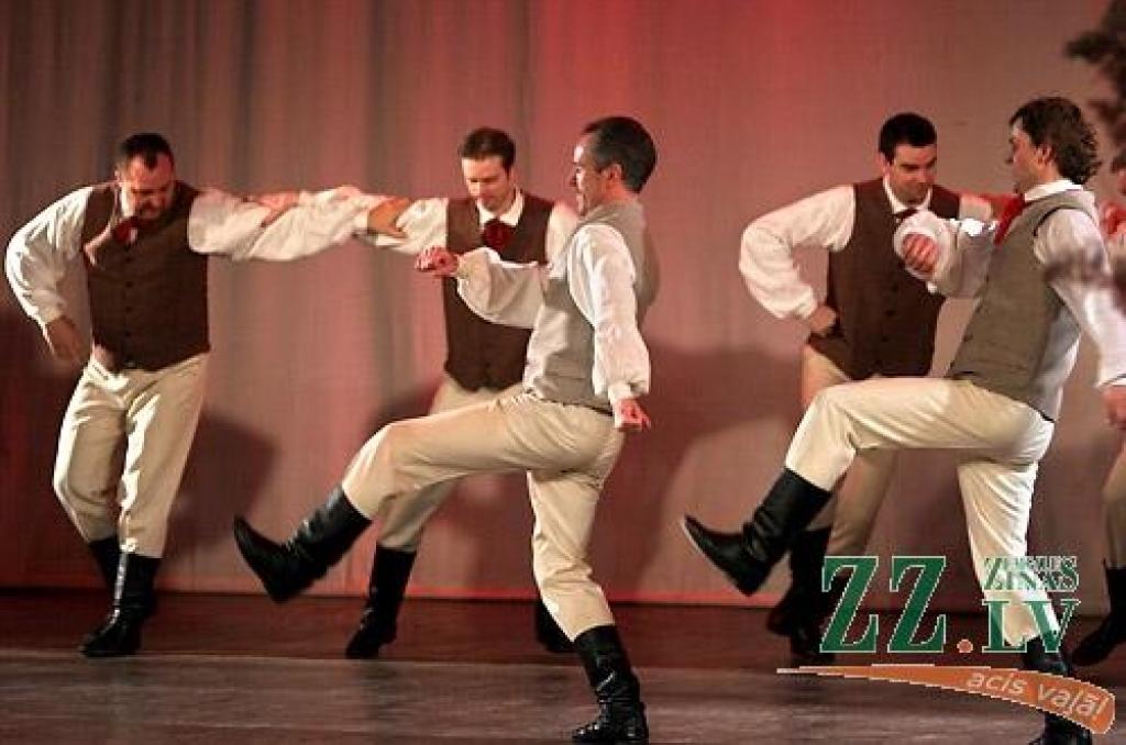 Sestdienas vakarā Jelgavas kultūras namā Tautas deju ansamblis «Lielupe» ar programmu «Lielupieši» noslēdza savas pastāvēšanas 50.gadadienas svētkus. Svinības šonedēļ notika divas dienas - piektdien skatītājiem tika piedāvāts pirmais...