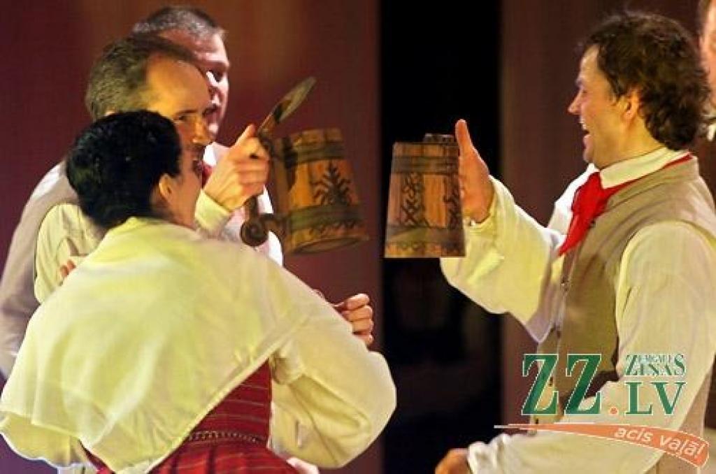 Sestdienas vakarā Jelgavas kultūras namā Tautas deju ansamblis «Lielupe» ar programmu «Lielupieši» noslēdza savas pastāvēšanas 50.gadadienas svētkus. Svinības šonedēļ notika divas dienas - piektdien skatītājiem tika piedāvāts pirmais...