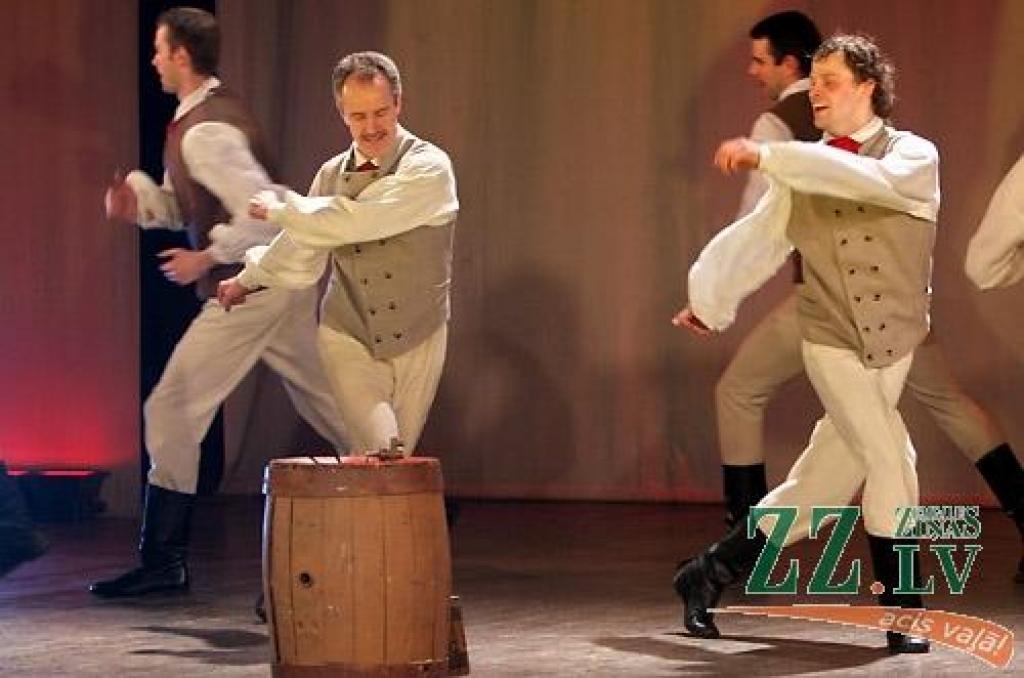 Sestdienas vakarā Jelgavas kultūras namā Tautas deju ansamblis «Lielupe» ar programmu «Lielupieši» noslēdza savas pastāvēšanas 50.gadadienas svētkus. Svinības šonedēļ notika divas dienas - piektdien skatītājiem tika piedāvāts pirmais...