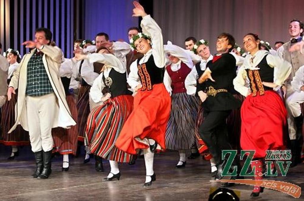 Sestdienas vakarā Jelgavas kultūras namā Tautas deju ansamblis «Lielupe» ar programmu «Lielupieši» noslēdza savas pastāvēšanas 50.gadadienas svētkus. Svinības šonedēļ notika divas dienas - piektdien skatītājiem tika piedāvāts pirmais...