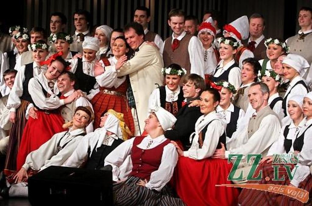 Sestdienas vakarā Jelgavas kultūras namā Tautas deju ansamblis «Lielupe» ar programmu «Lielupieši» noslēdza savas pastāvēšanas 50.gadadienas svētkus. Svinības šonedēļ notika divas dienas - piektdien skatītājiem tika piedāvāts pirmais...