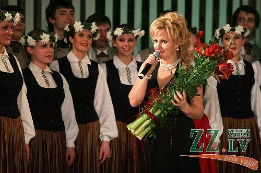 Sestdienas vakarā Jelgavas kultūras namā Tautas deju ansamblis «Lielupe» ar programmu «Lielupieši» noslēdza savas pastāvēšanas 50.gadadienas svētkus. Svinības šonedēļ notika divas dienas - piektdien skatītājiem tika piedāvāts pirmais...
