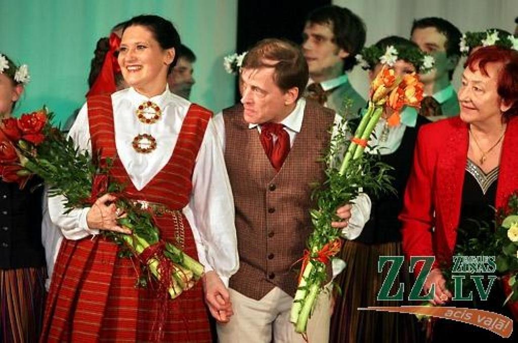 Sestdienas vakarā Jelgavas kultūras namā Tautas deju ansamblis «Lielupe» ar programmu «Lielupieši» noslēdza savas pastāvēšanas 50.gadadienas svētkus. Svinības šonedēļ notika divas dienas - piektdien skatītājiem tika piedāvāts pirmais...