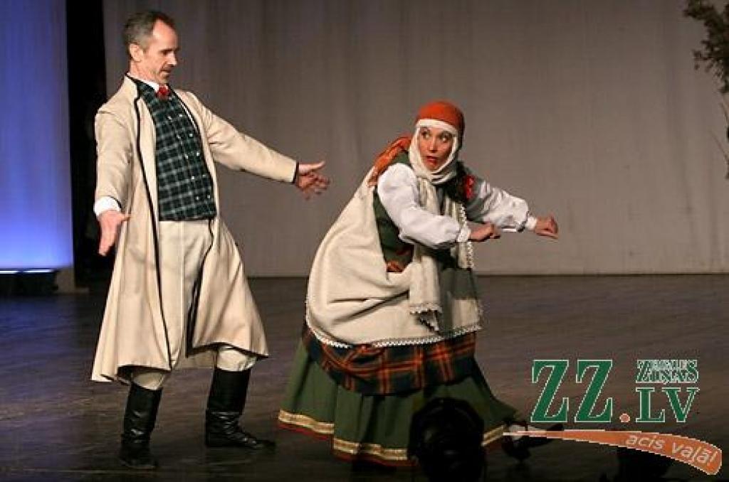Piektdienas vakarā Jelgavas kultūras namā Tautas deju ansamblis «Lielupe» ar programmu «Izdejot svētkus» sāka atzīmēt savas pastāvēšanas 50.gadadienu. Svinības notiks divas dienas, un otrs koncerts, ar nosaukumu «Lielupieši», sāksies...