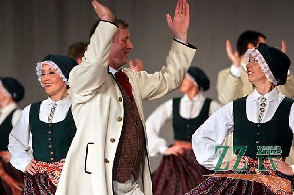 Piektdienas vakarā Jelgavas kultūras namā Tautas deju ansamblis «Lielupe» ar programmu «Izdejot svētkus» sāka atzīmēt savas pastāvēšanas 50.gadadienu. Svinības notiks divas dienas, un otrs koncerts, ar nosaukumu «Lielupieši», sāksies...