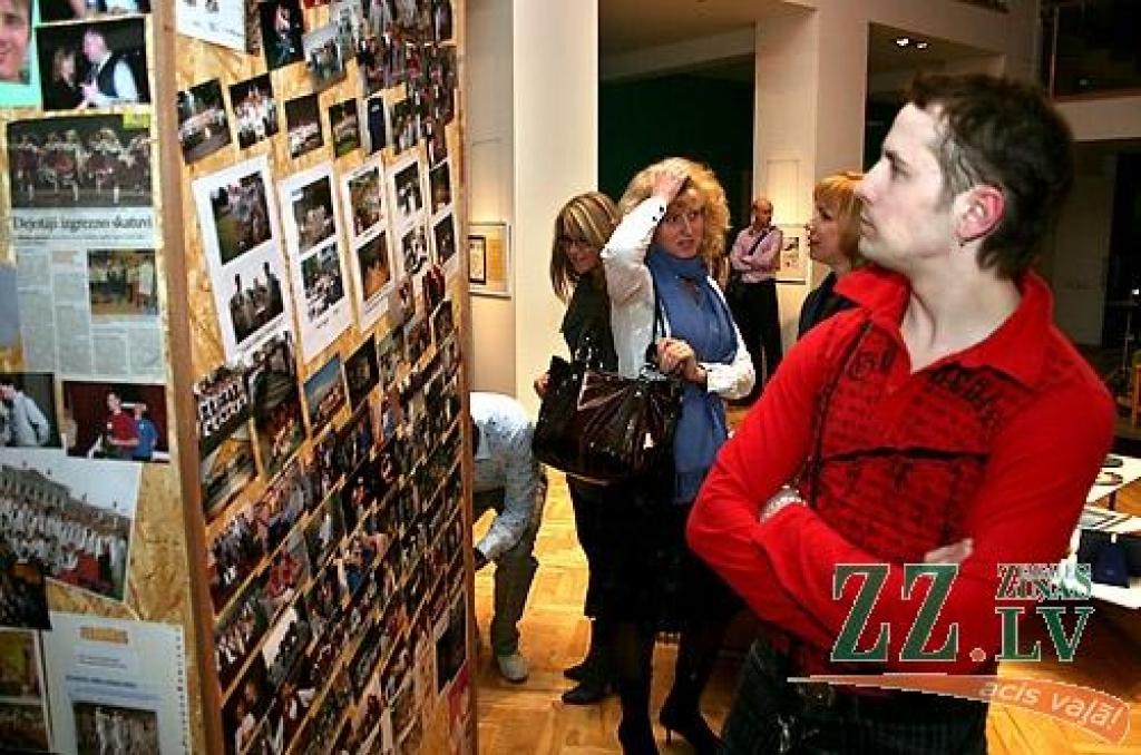 Piektdienas vakarā Jelgavas kultūras namā Tautas deju ansamblis «Lielupe» ar programmu «Izdejot svētkus» sāka atzīmēt savas pastāvēšanas 50.gadadienu. Svinības notiks divas dienas, un otrs koncerts, ar nosaukumu «Lielupieši», sāksies...