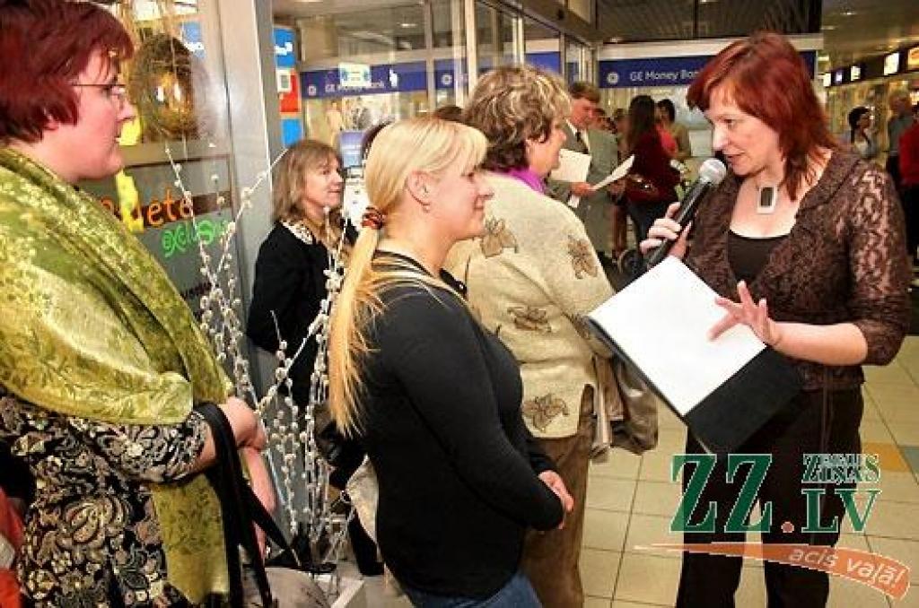 Jelgavas Zinātniskā bibliotēka sadarbībā ar valsts aģentūru «Kultūras informācijas sistēmas» «VIVO centrā» atklājusi ceļojošo izstādi «Pasaule klikšķa attālumā».