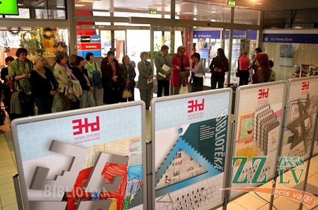 Jelgavas Zinātniskā bibliotēka sadarbībā ar valsts aģentūru «Kultūras informācijas sistēmas» «VIVO centrā» atklājusi ceļojošo izstādi «Pasaule klikšķa attālumā».