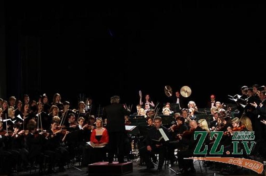Ceturtdien Jelgavas kultūras namā notika koncerts, kurā tika atskaņots Karla Orfa sacerētais darbs «Carmina Burana». koncertā uzstājās Valsts Akadēmiskais koris «Latvija», Latvijas Nacionālais simfoniskais orķestris un Igaunijas tenors...