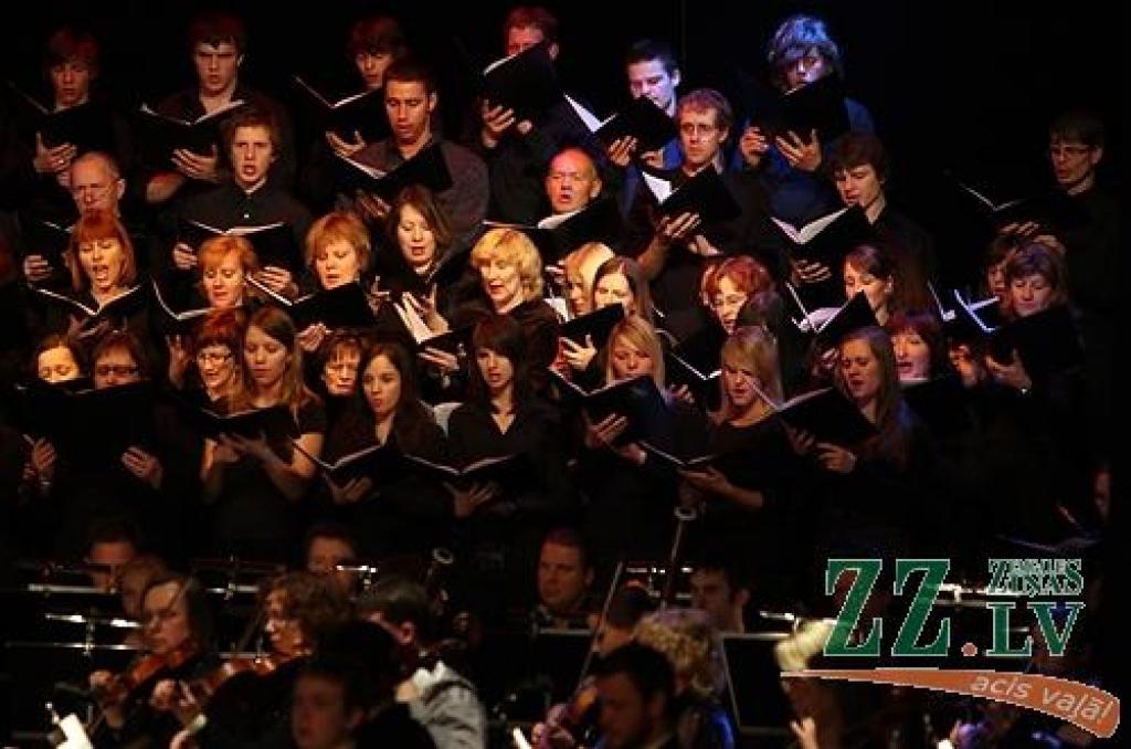 Zaļajā ceturtdienā Jelgavas kultūras namā klātesošos priecēja skanīgs un grandiozs koncerts diriģenta Aigara Meri vadībā. Tajā piedalījās Jelgavas Kamerorķestris, kori «Zemgale», «Spīgana», «Vanema». Pirmajā daļā izskanēja Semjuela Bārbera...