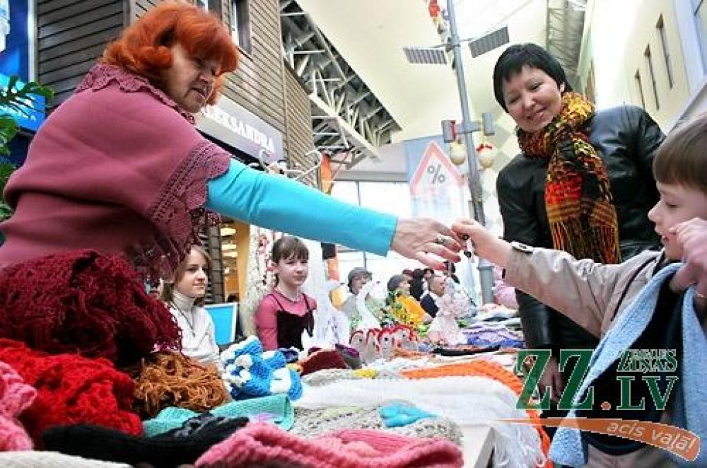 Kā jau tradicionāli ierasts pirms Ziemassvētkiem un Lieldienām, sestdien tirdzniecības centrā «Pilsētas pasāža» tika aizvadīta Sabiedrības integrācijas biroja rīkotā labdarības akcija «Dāsnums mūžam neizsmeļams». Tas bija jau piektais...